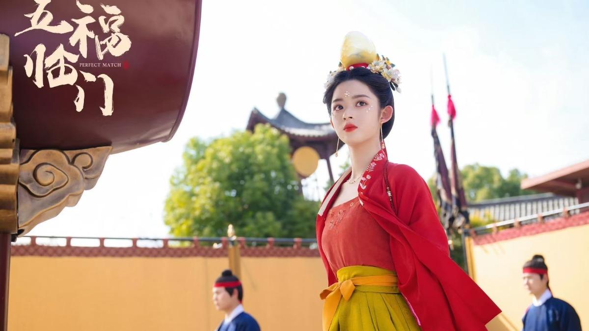 黃楊鈿甜才因《五福臨門》人氣翻漲,沒想到因炫富遭到炎上。(圖/翻攝自微博)