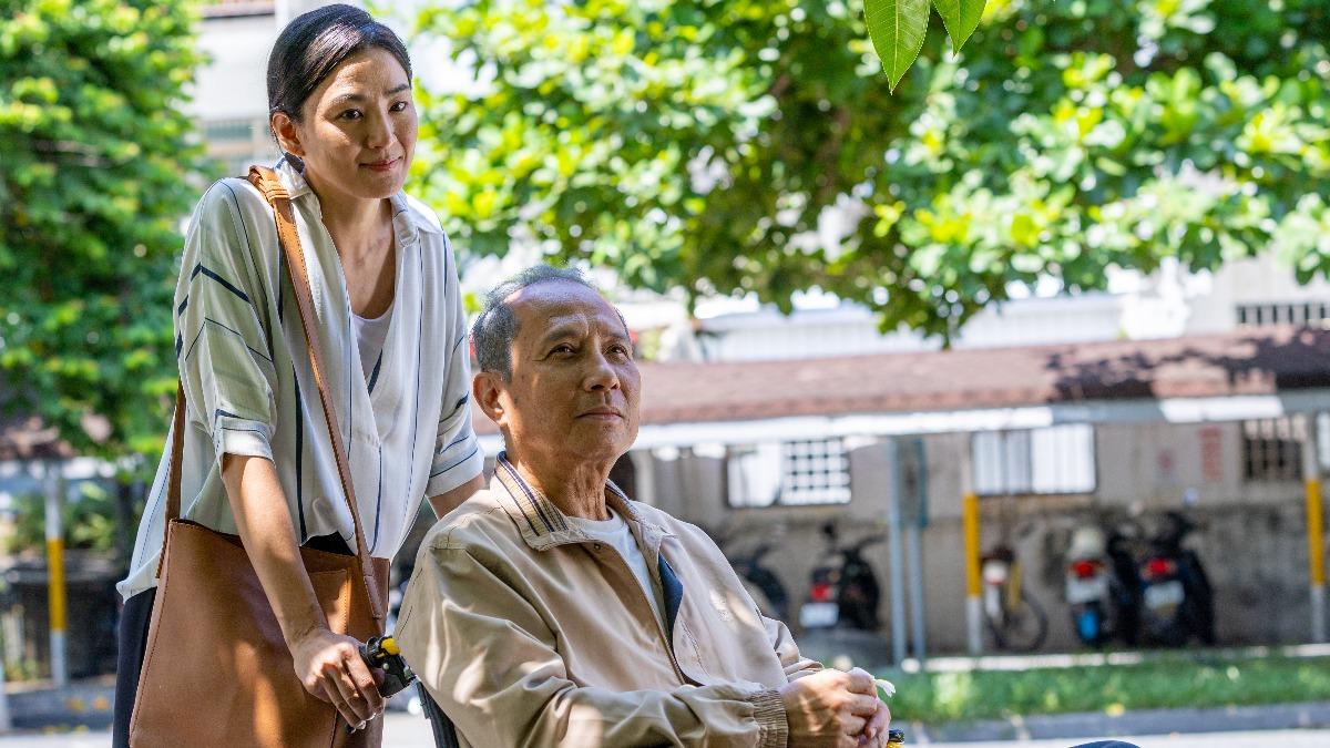 《生命的麥田》洪小鈴、艾偉(右)演父女。(圖/大愛提供)