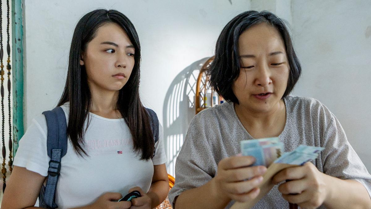 《生命的麥田》顧容慈(左)、廖梨伶有特殊化妝。(圖/大愛提供)