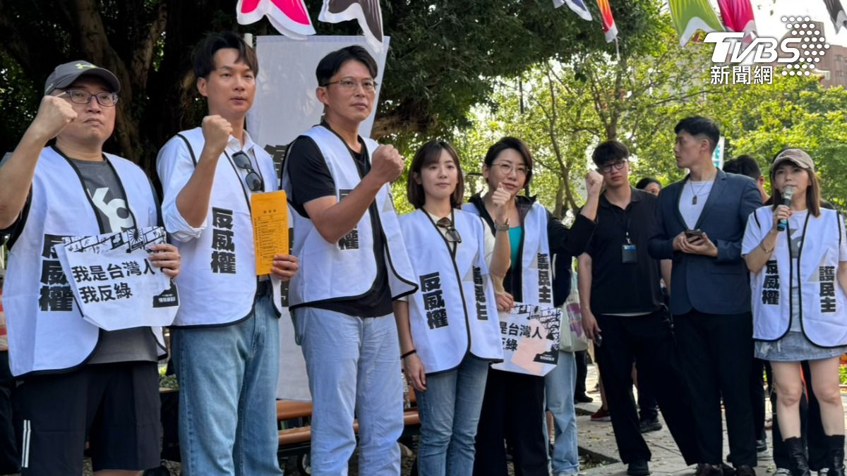 站出來挺「罷瑤」 黃國昌下令白營黨員簽連署:還柯文哲公道