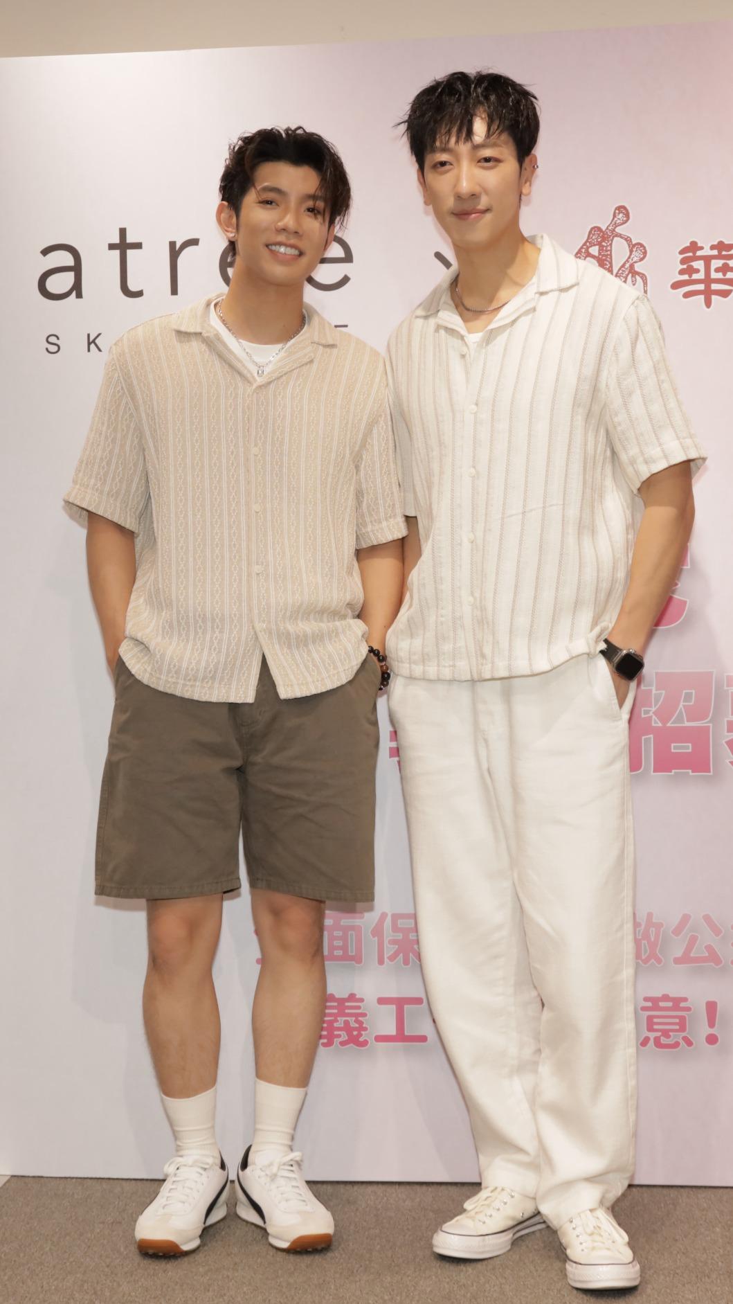 陳峻廷(左)、張哲偉號召義工幫助長輩。(圖/atree提供)