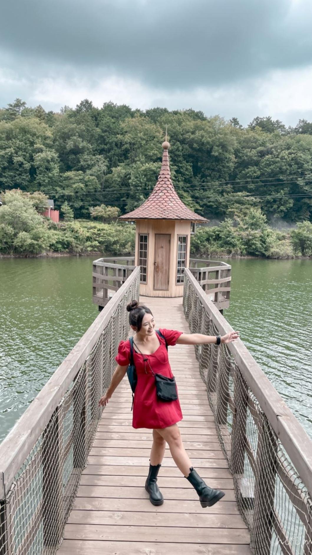 水邊小木屋「Bathing hut（水浴び小屋）」充滿細節，彷彿真的走進了嚕嚕米的世界。（圖／嗨*我波卡提供）