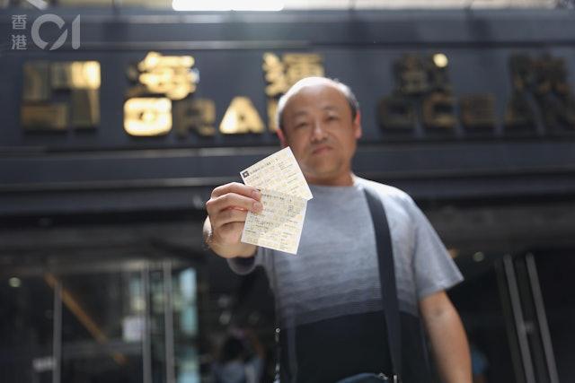 張先生留意到近年戲院裝飾及內部設施都比之前更漂亮及先進,惟入場觀眾越來越少,嘆息「沒辦法,時代是這樣」。(圖/香港01)