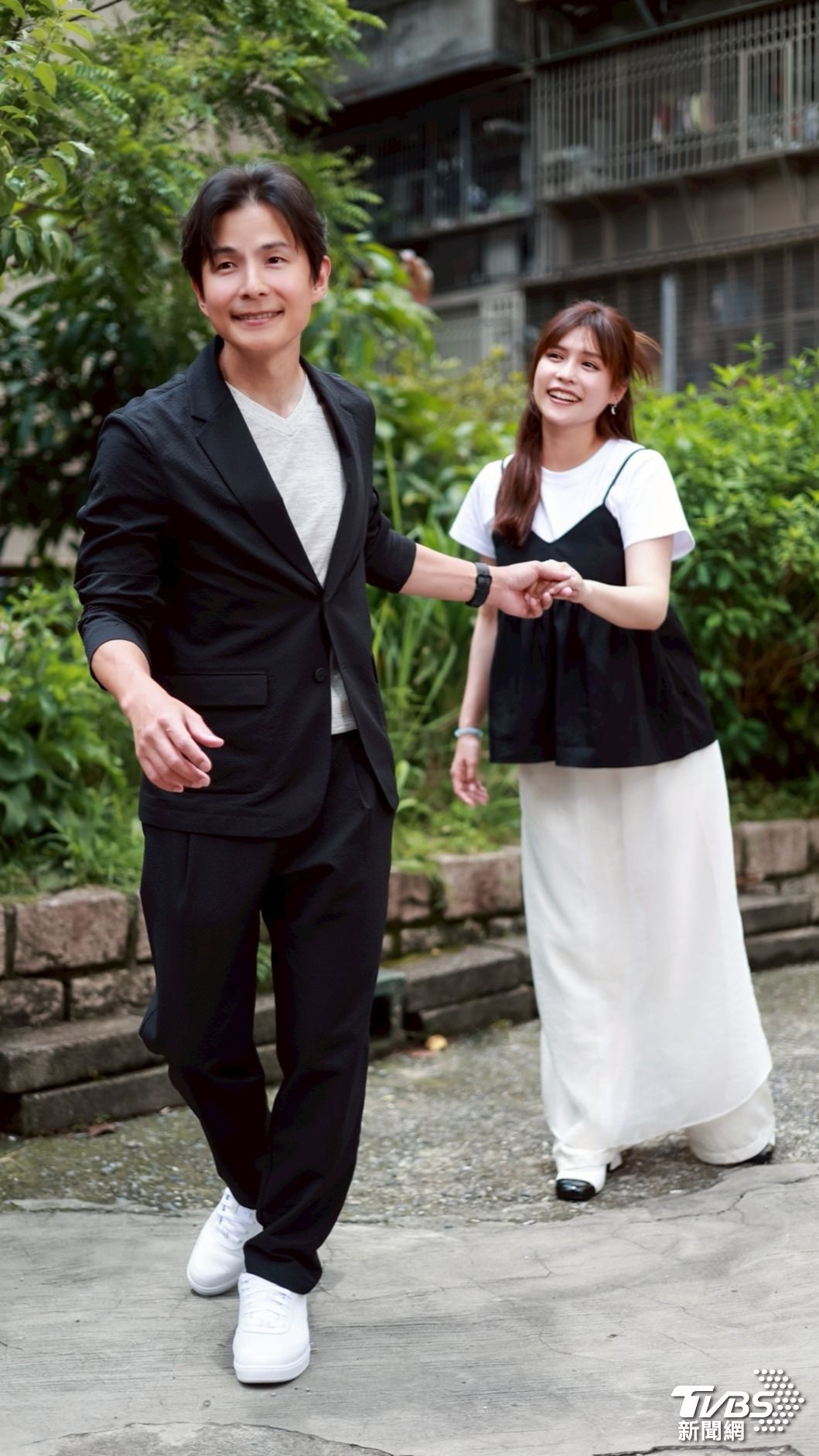 孫協志與夏宇童受訪分享新婚生活。(圖/趙世平攝)