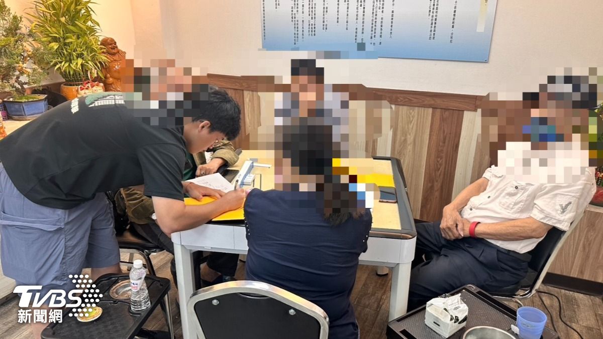 現場賭客多為中老年人。（圖／TVBS）