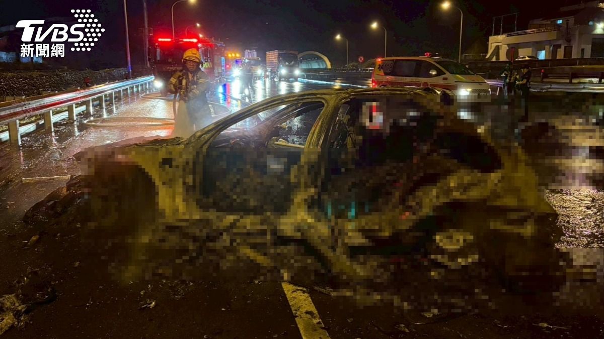 有片/國3自撞火燒車亡!25歲男甩車外慘死 驚悚畫面曝