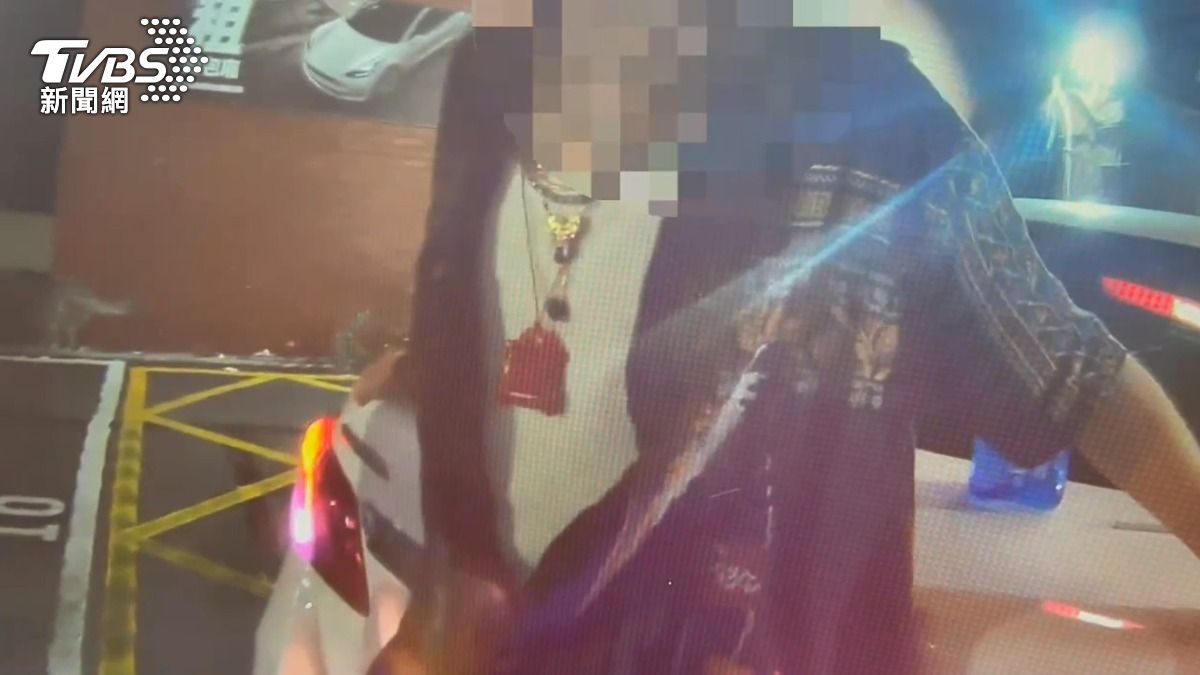 駕駛涉嫌毒駕襲警。(圖/TVBS)