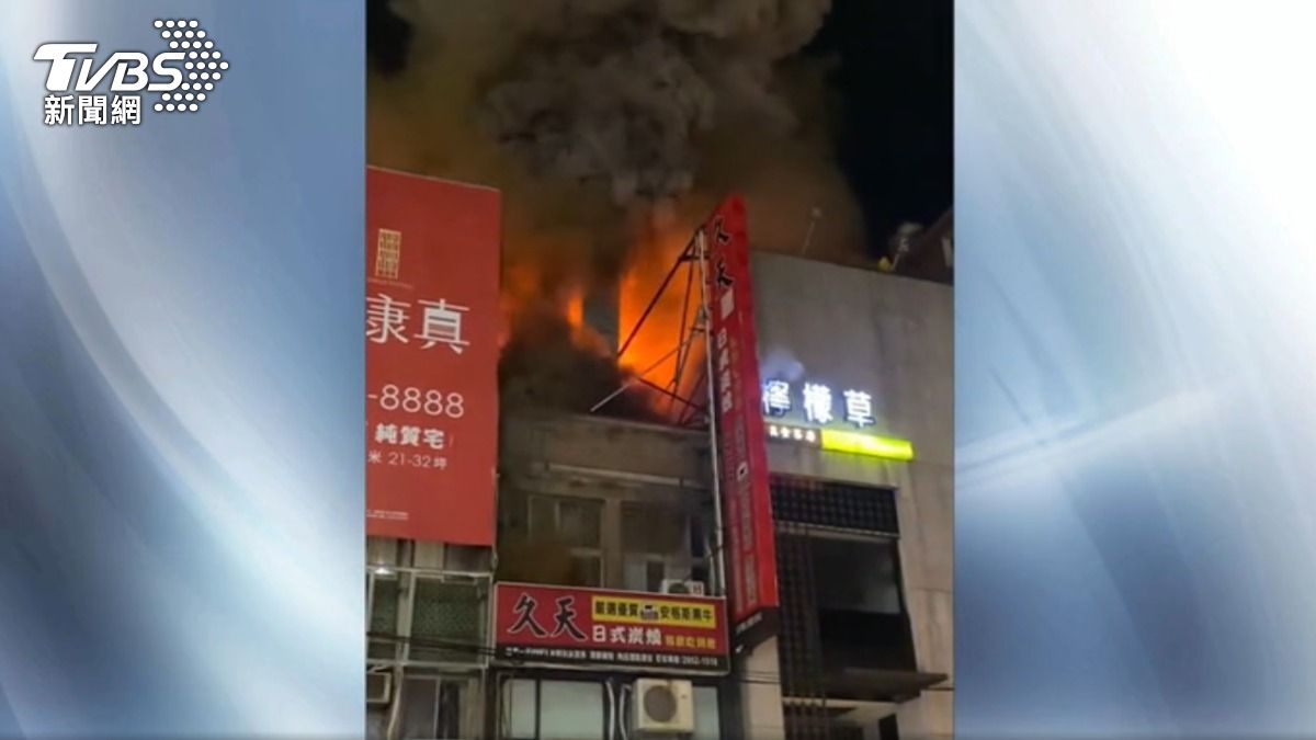 燒烤店疑排油煙管燃燒釀火警。（圖／TVBS）