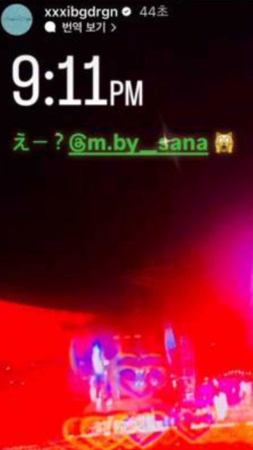 GD兩個月前看Coldplay首爾演唱會,拍下Sana當嘉賓的畫面並標註她帳號,引發熱議。(圖/翻攝自IG)