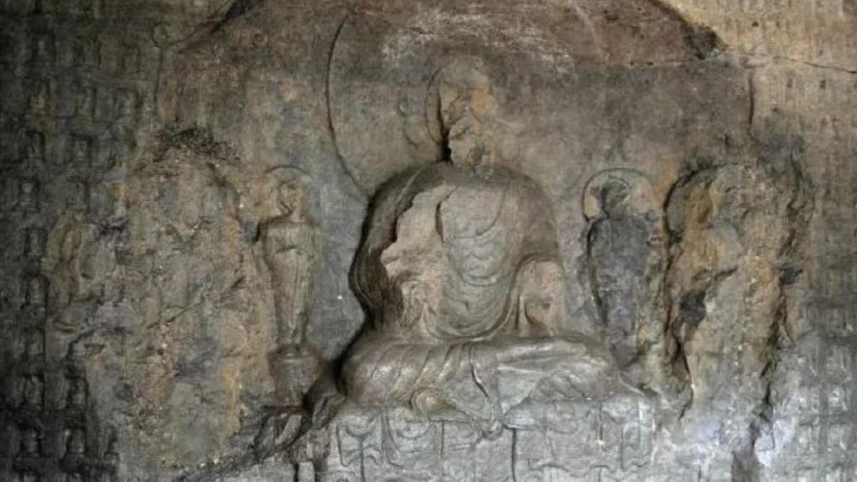 許多佛像都慘遭斬首、砍四肢，疑為文化大革命時，破四舊所致。（圖／翻攝自 微博@新浪文化）