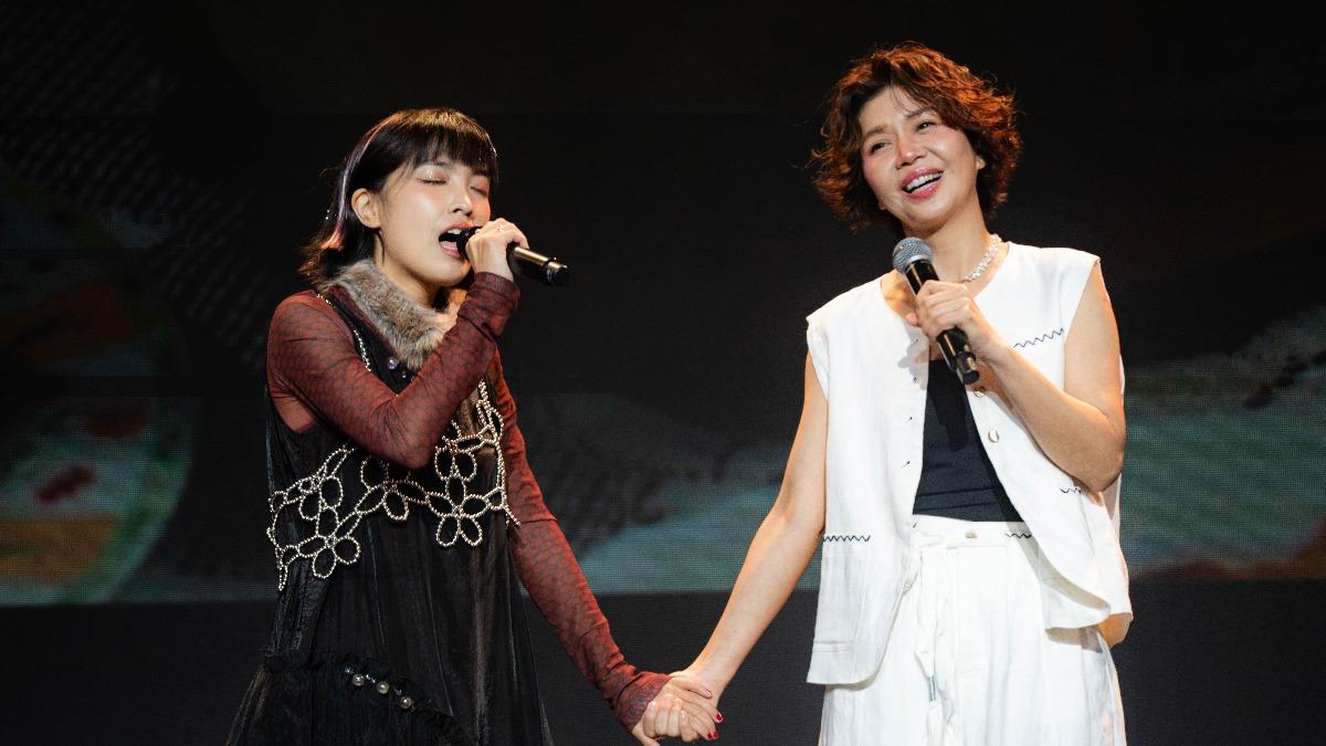 金鐘影后突衝上台!喜劇演員演出一半掀高潮 「母女」互動曝光