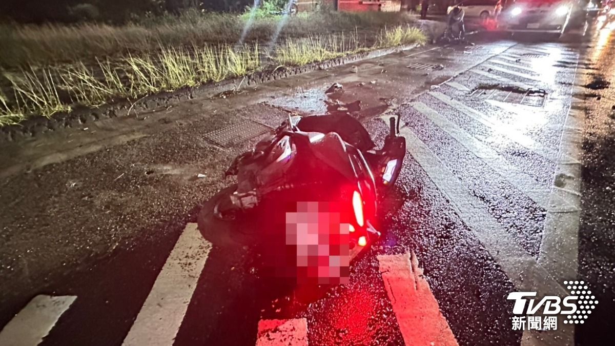 快訊/高雄又有奪命車禍!21歲騎士擦撞腳踏車 再衝安全島慘死