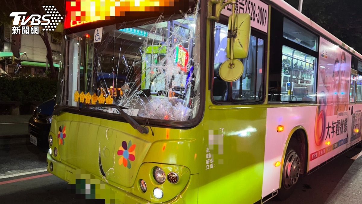 你累了嗎?疑恍神未注意前方車距 新莊公車撞公車