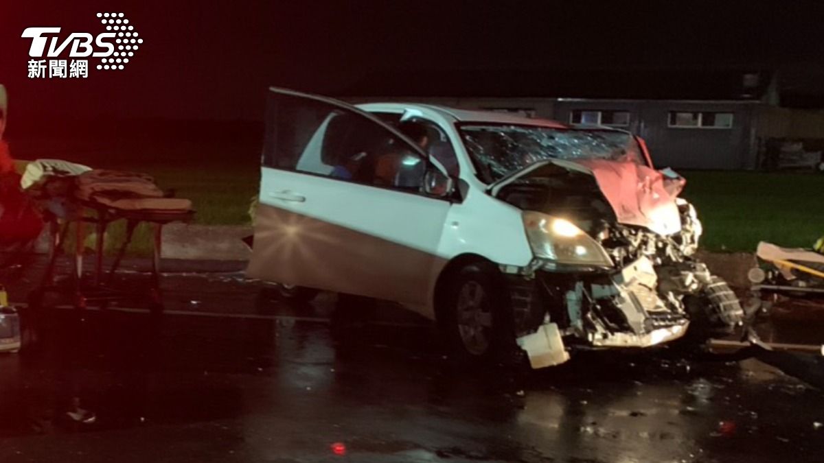 快訊/台南深夜死亡車禍!兩車碰撞「3人宣告不治」