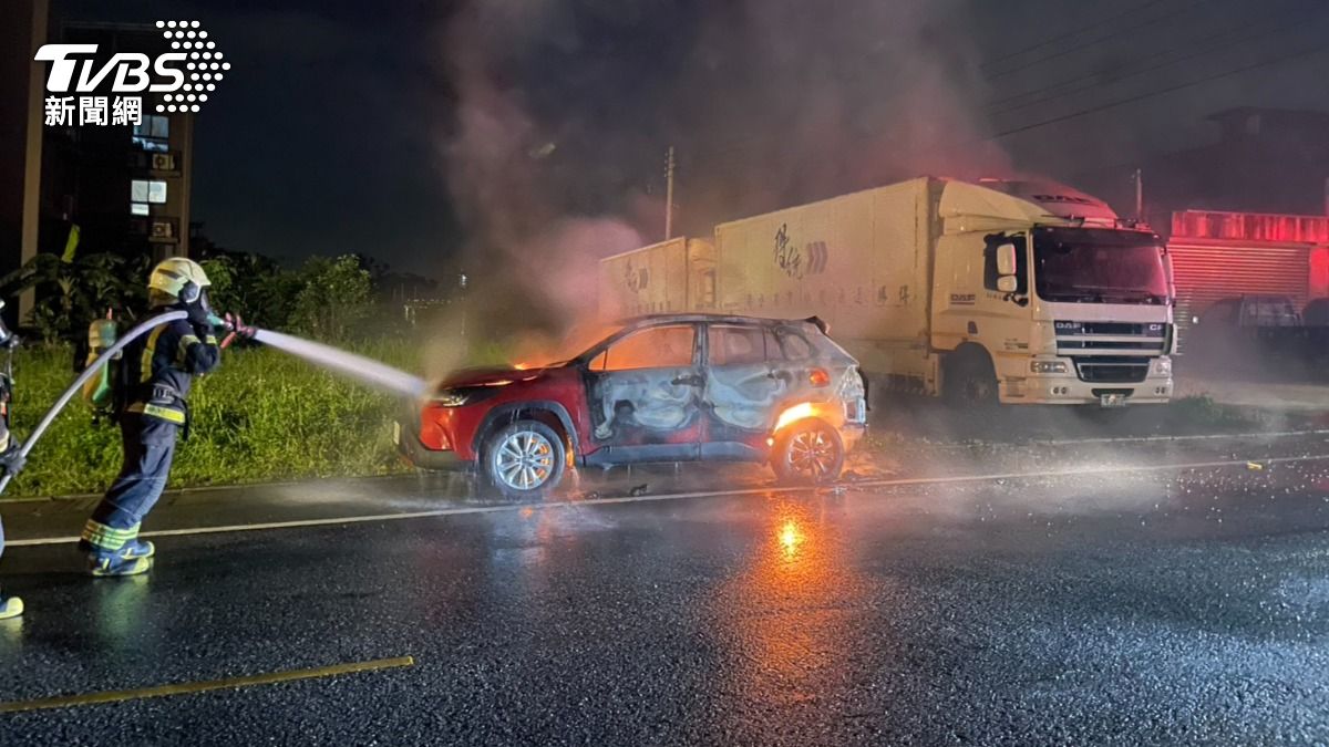 桃園汽車疑遭縱火「爆炸聲燒成火球」 車主崩潰:貸款中