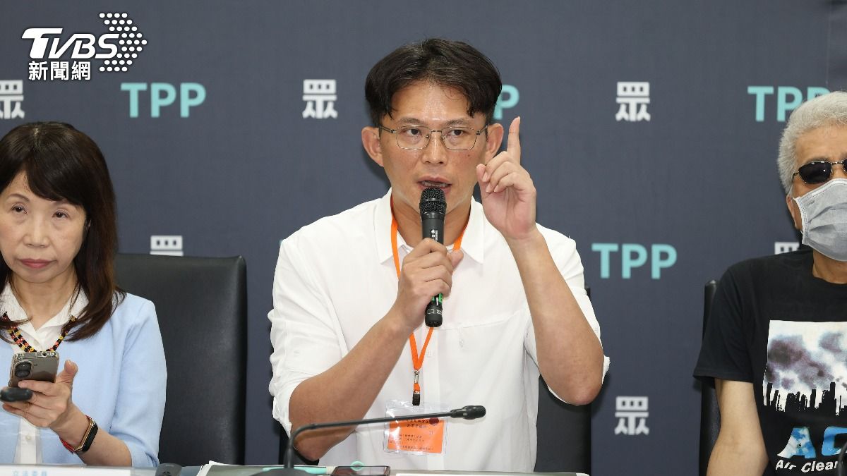 館長赴陸直播綠轟統戰 黃國昌酸:趙天麟找中國小三敢直播?