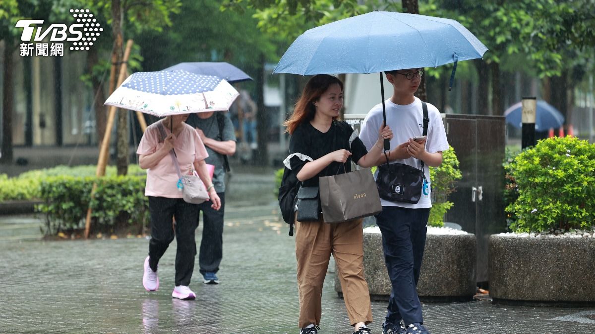 天氣/梅雨殺到!全台濕透「再轟2天」 北台灣悶熱稍降