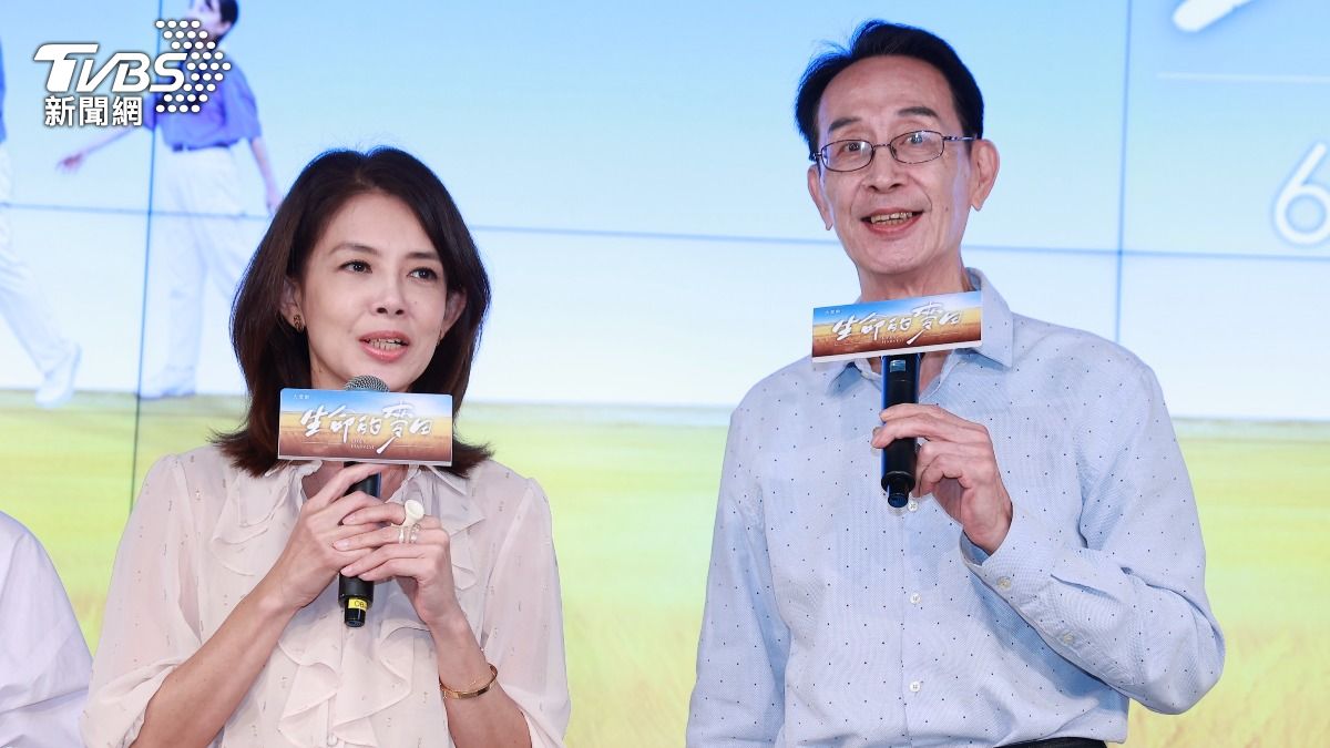 林美貞(左)、關聰用廣東話溝通。(圖/黃城碩攝)