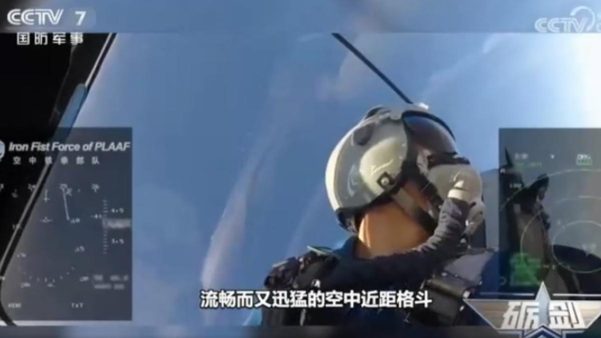 大陸央視近日公開殲-10CE近距離格鬥戰畫面。(圖/央視)