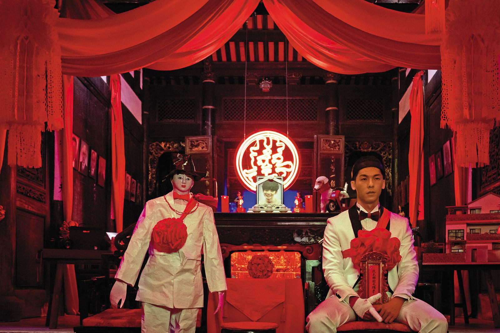 許光漢(右)主演電影《關於我和鬼變成家人的那件事》紅遍亞洲。(圖/金盞花大影業提供)