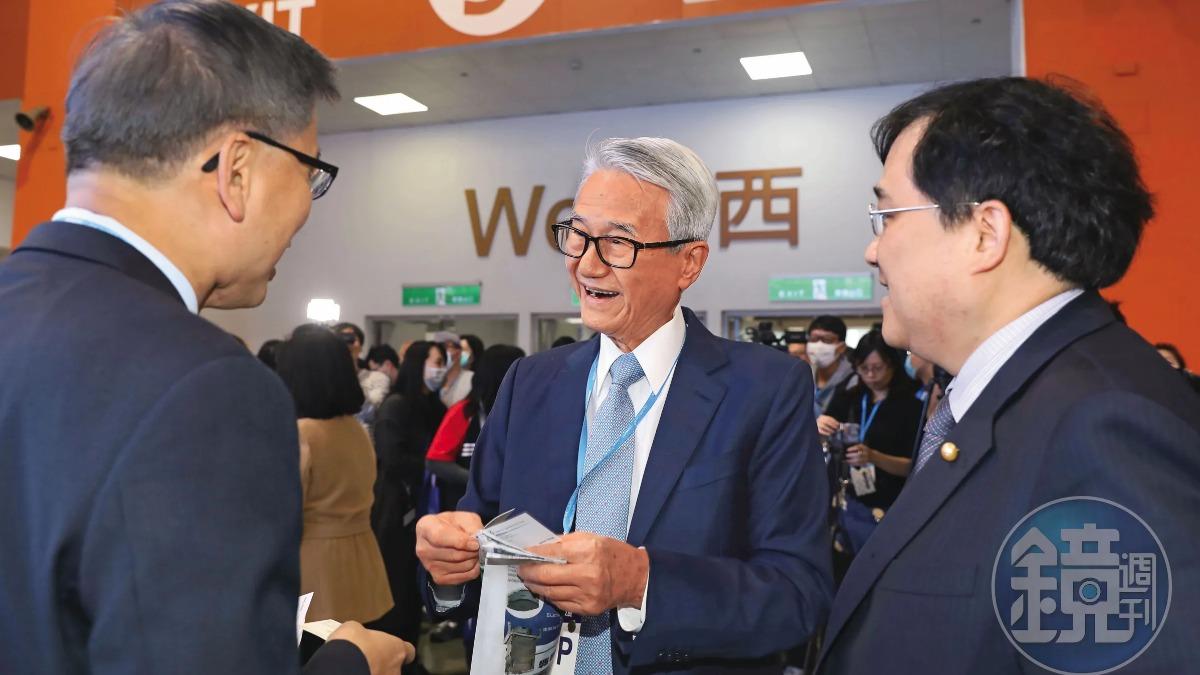吳家兄弟搶百貨2/吳家兄弟5月公開再互槓 還是為了新新併