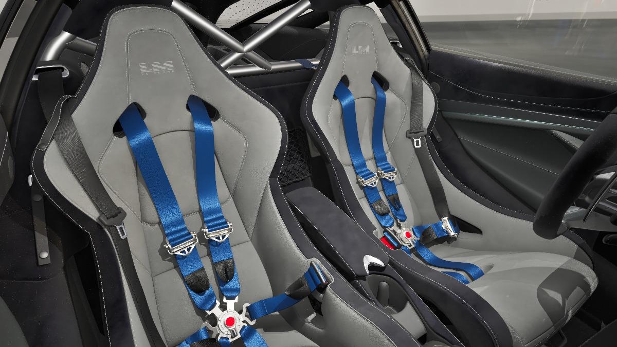 麥拉倫750S Le Mans特仕版內裝附有專屬Le Mans浮雕頭枕、腳踏墊與獨立識別銘牌。(圖/翻攝自麥拉倫官網)