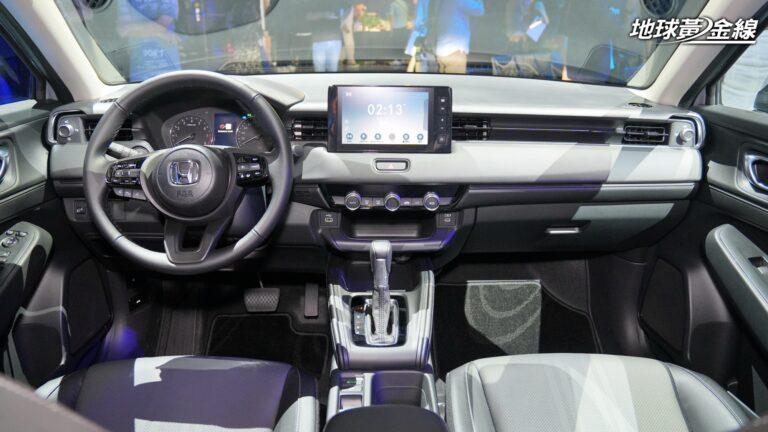 全車系標配USB Type-C插孔,而Prestige等級以上的後座也同步配備Type-C插孔。(圖/ 地球黃金線)