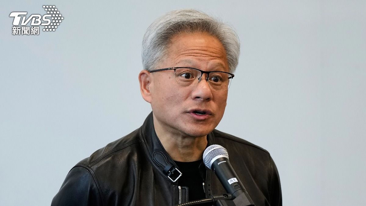 輝達執行長黃仁勳目前以總淨資產1,240億美元，位居彭博富豪榜第12。（圖／達志影像美聯社）