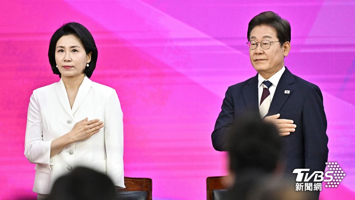 南韓總統李在明和妻子金惠景出席就職典禮。（圖／達志影像美聯社）