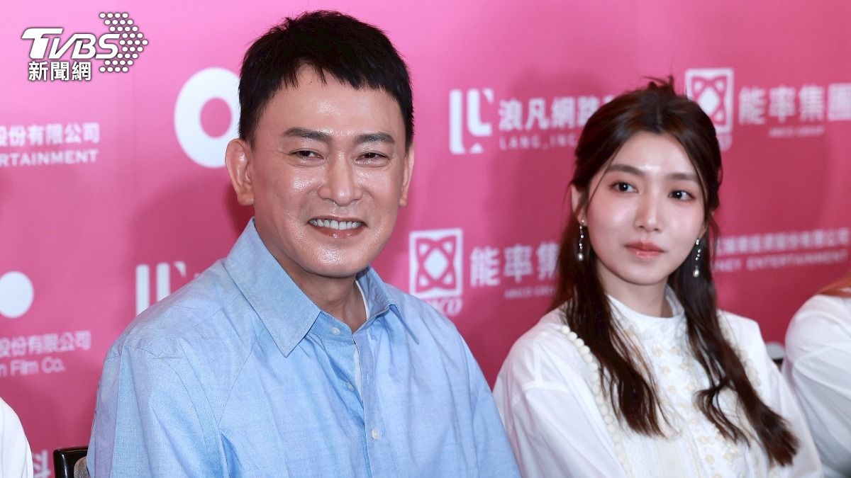 王識賢這次在片中飾演陳怡佳(右)的爸爸。(圖/黃城碩攝)