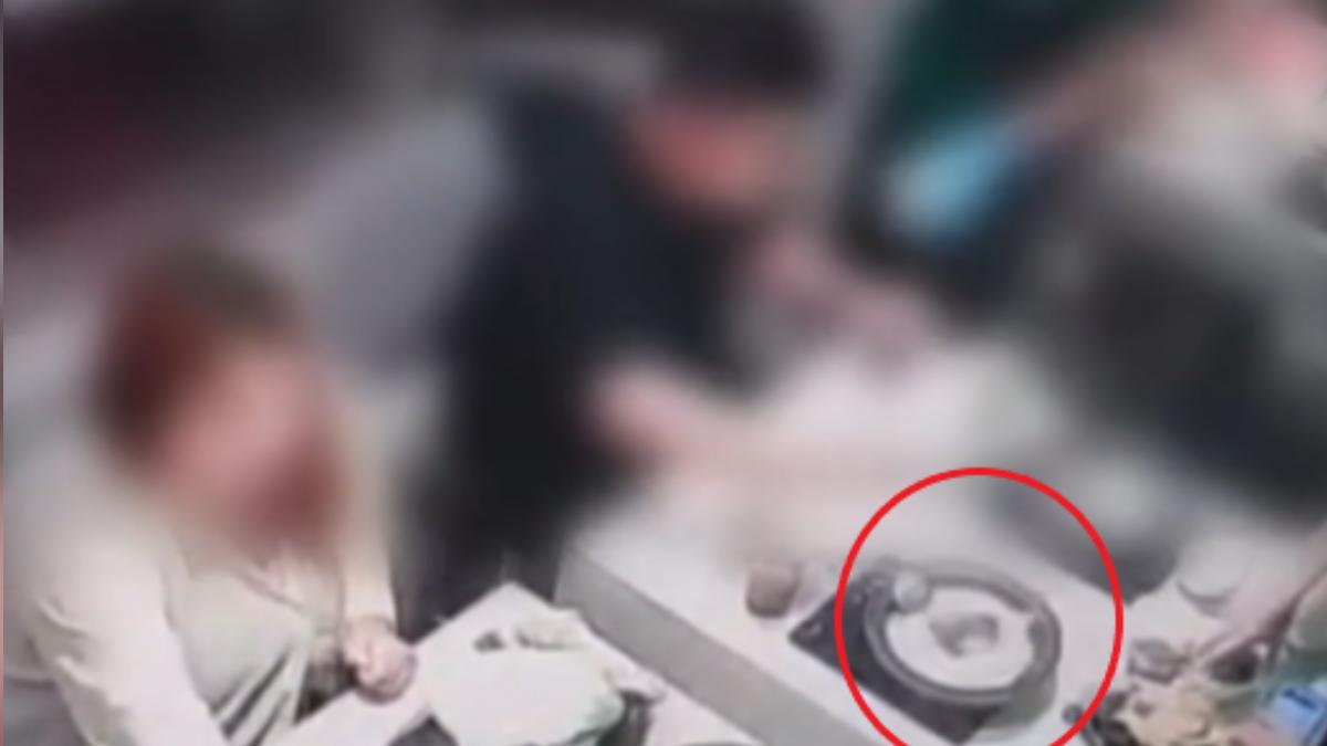 男怒丟火鍋料,熱湯噴濺到女童。(圖/翻攝 新竹大小事)