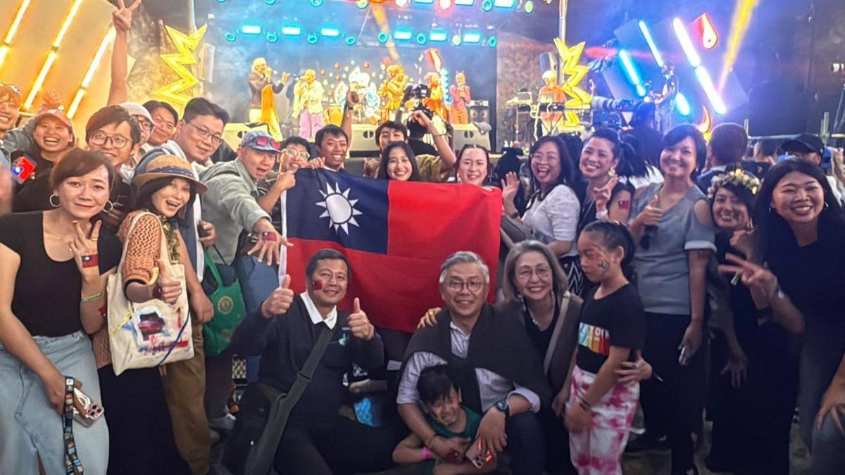 台灣金曲原民歌手阿爆受邀登上有非洲版「大港開唱」之稱的大型國際音樂祭舞台。(圖/國合會提供)