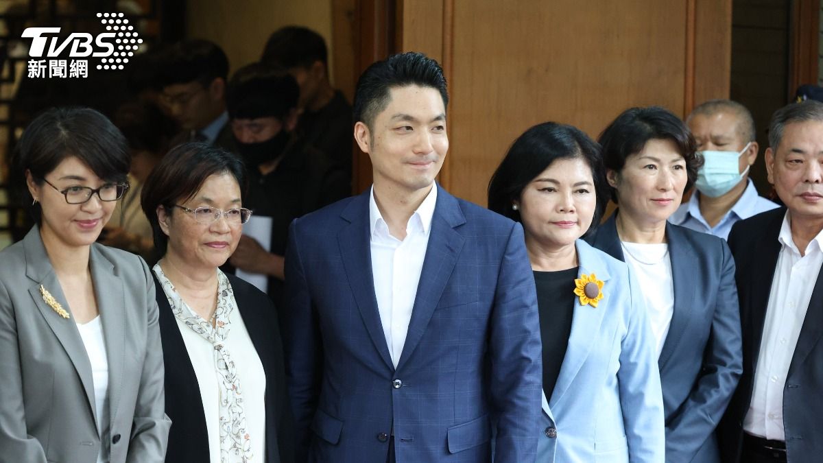 放生小雞?蔣萬安喊完「拒任中央宰割」 缺席拜會韓國瑜、藍委