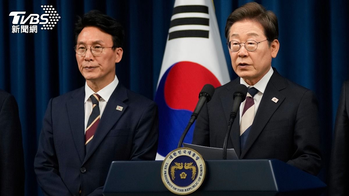 南韓總統李在明(右)提名金敏錫議員(左)為國務總理。(圖/達志影像美聯社)