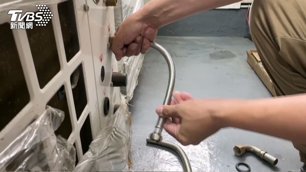 內層橡膠軟管較不耐熱，水壓一旦上升，老舊款有破管危險。（圖／TVBS）