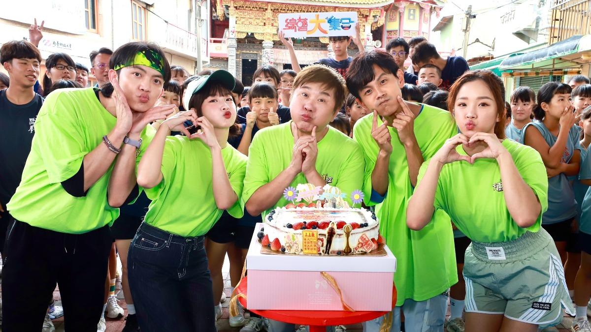 胡瓜今過66歲生日!團隊南下慶祝 喜收「超強賀禮」感性吐心聲