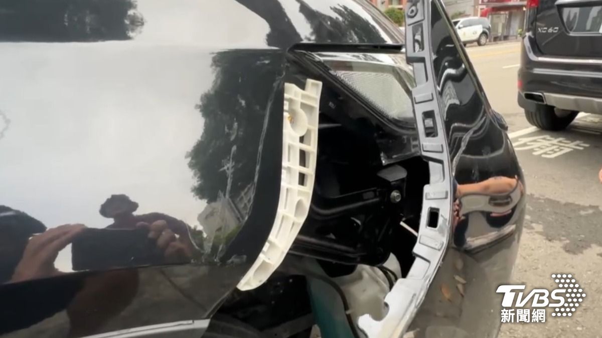 張男駕駛黑色休旅車。(圖/TVBS)