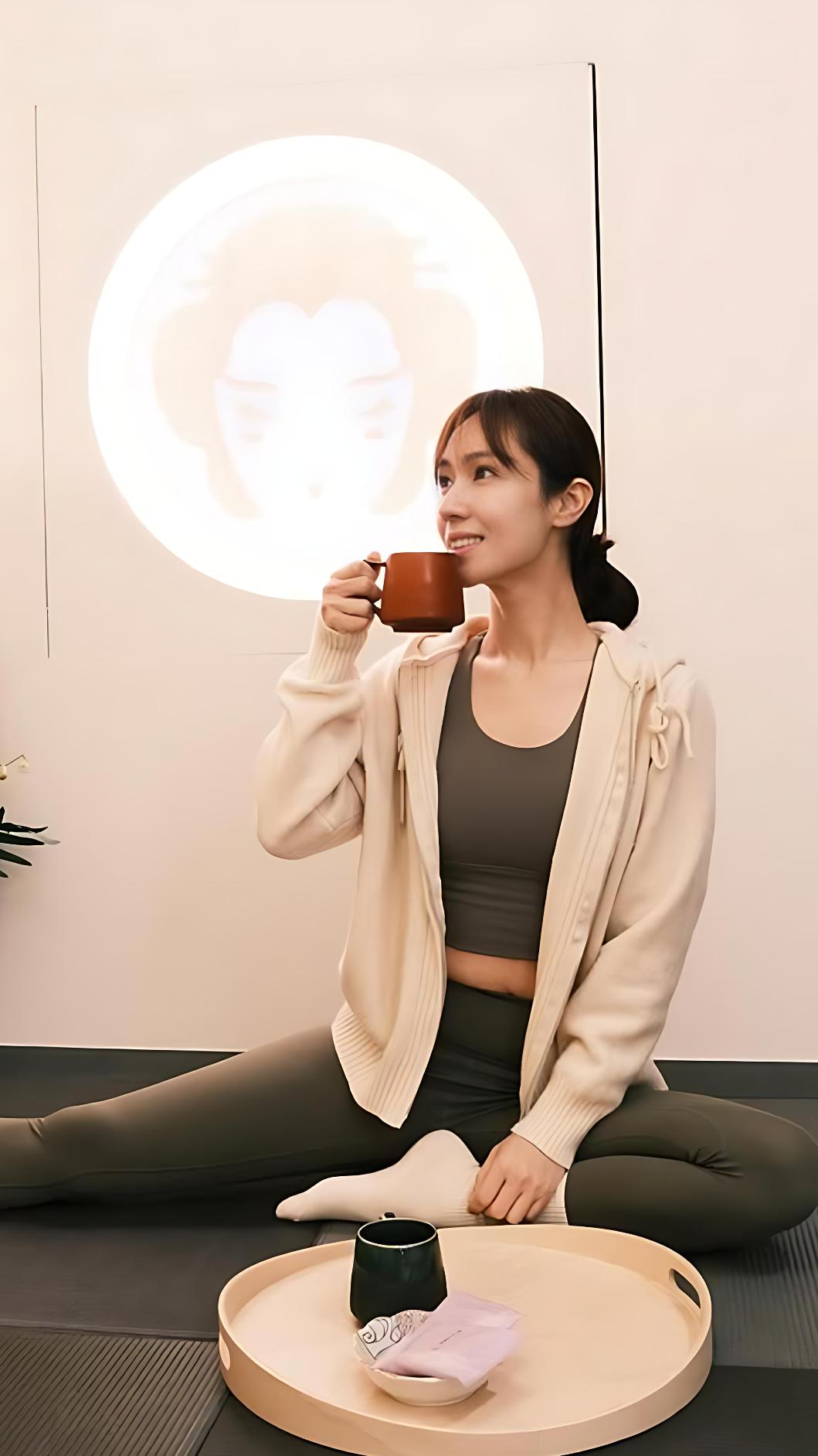 小薰也靠皮拉提斯來維持體態，從她的IG上可以看到。（圖／翻攝自IG＠estherxun）　