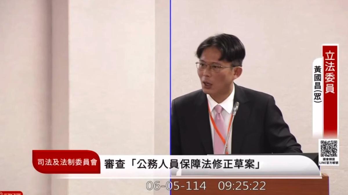 考試院秘書長劉建昕備詢時突然倒地，民眾黨立委黃國昌也嚇一大跳。（圖／翻攝國會直播）