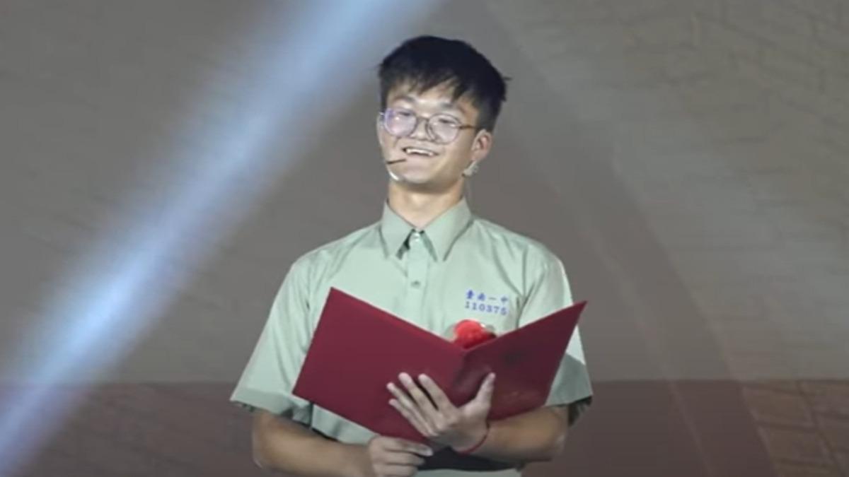 台南一中最狂畢業致詞 感謝老師「引導猴子進化人猿」