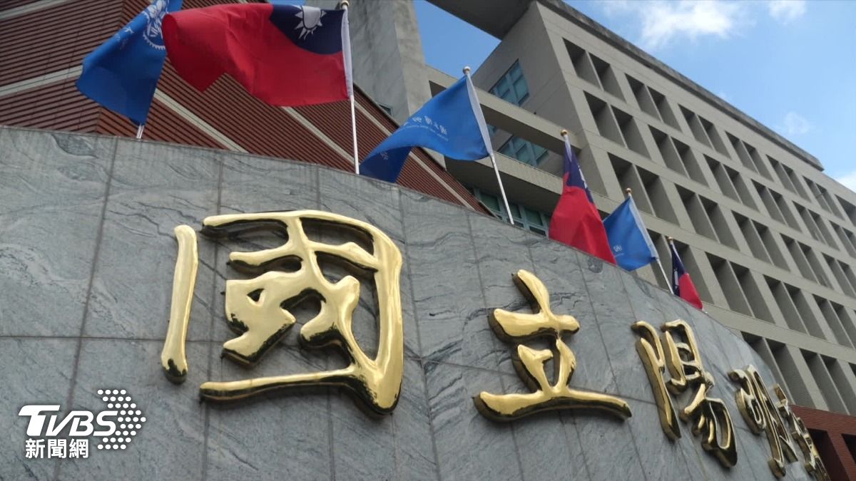 膨風最佳辯士!高中生遭3校開鍘 爸取消門診「22字發聲」