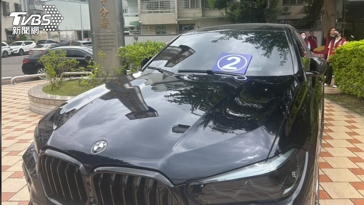 第二台BMW X6200萬拍出。（圖／林冠丞攝）