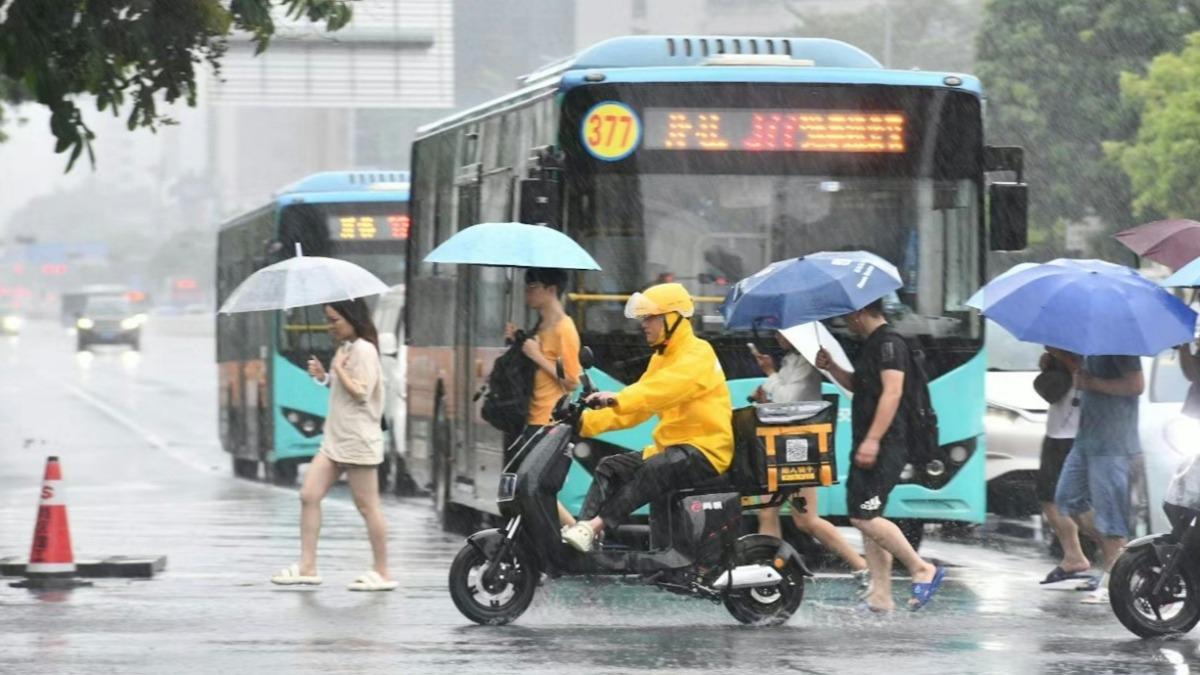 熱濕夾擊!深圳天氣變「戶外三溫暖」 體感飆破45度
