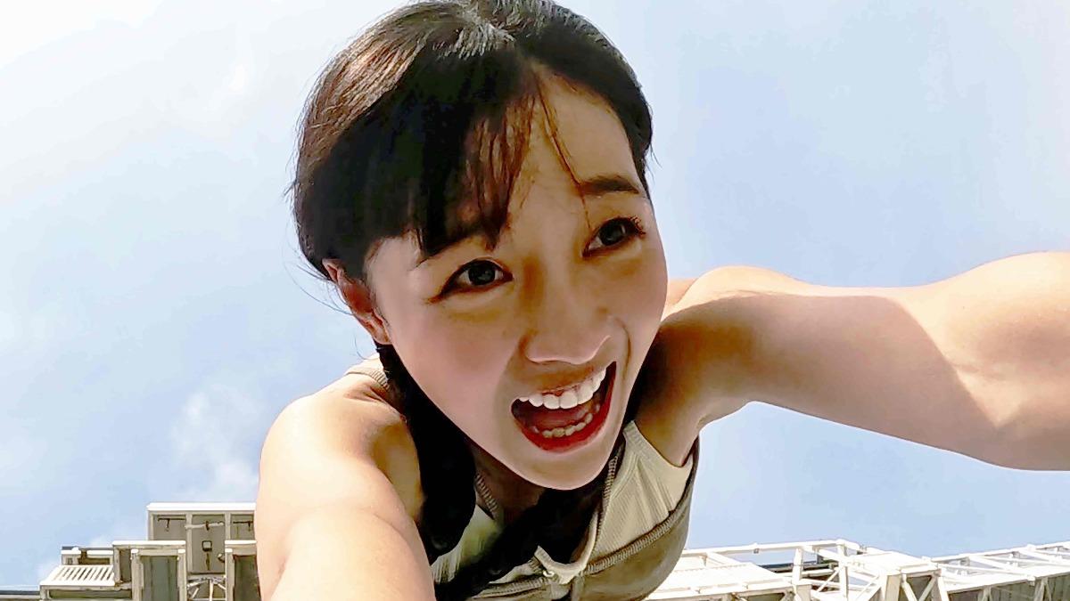 籃籃挑戰高難度高空彈跳。(圖/公視台語台提供)