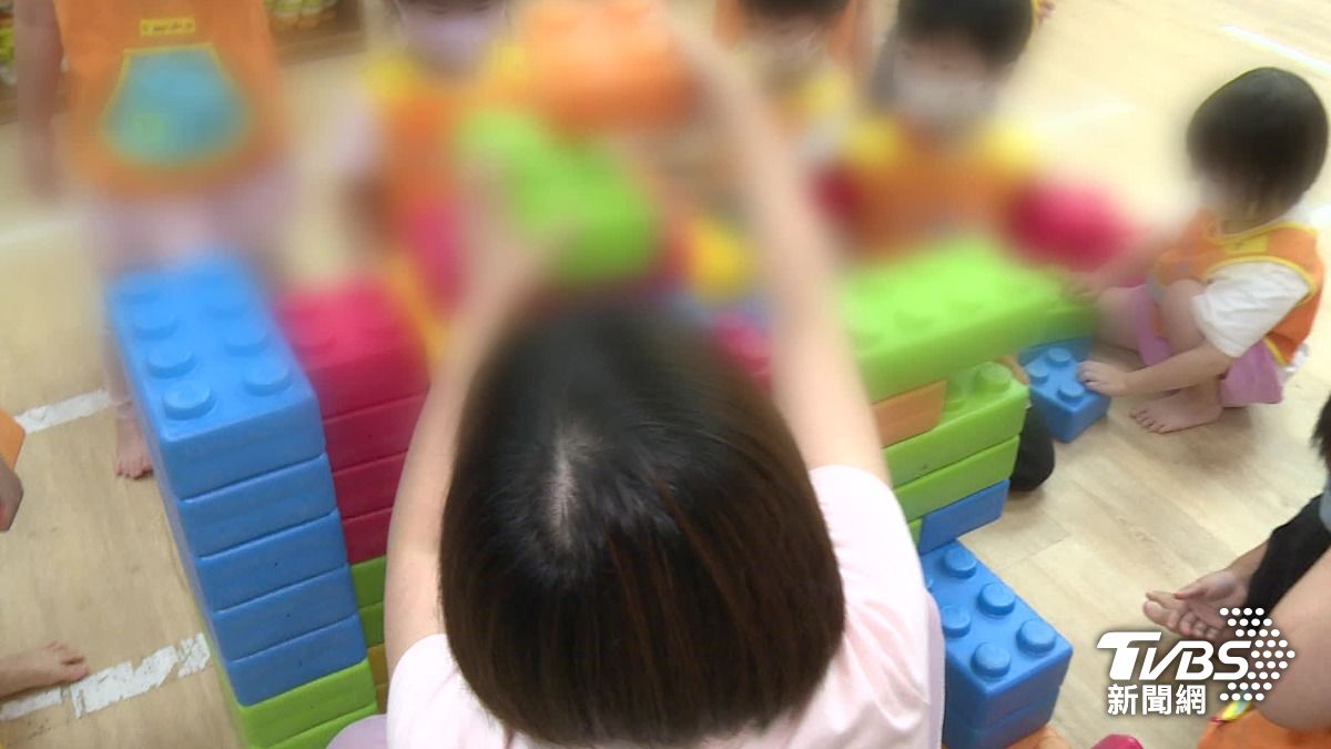 8月新制,大班須配置1名幼教師。(圖/TVBS)