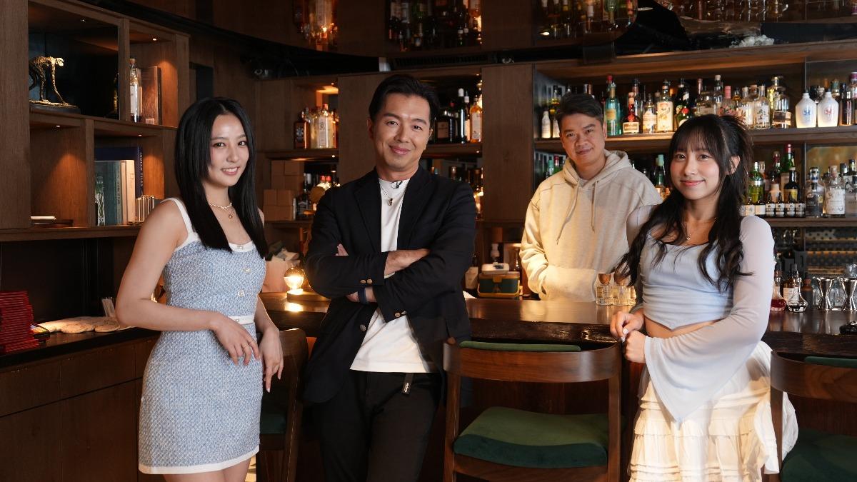雅惟（左）和Kapo（右）暢聊應援經歷和私人話題。（圖／《Talk一杯》提供）