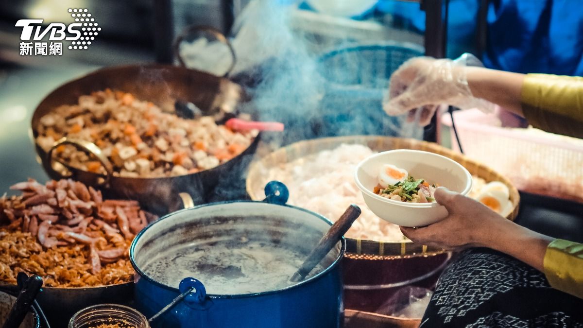 新制禁令「找錢再摸食物」遭轟!食藥署急聲明:無限期輔導