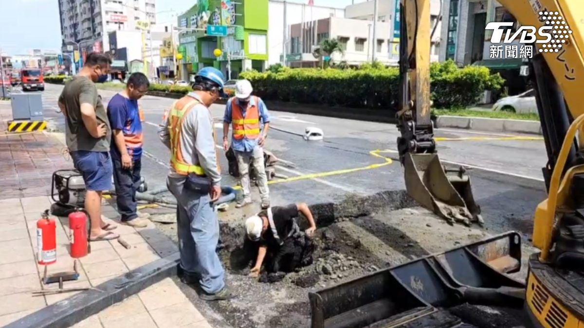 快訊/洩漏源找到了!永康瓦斯外洩14hrs「急大規模封路」搶修