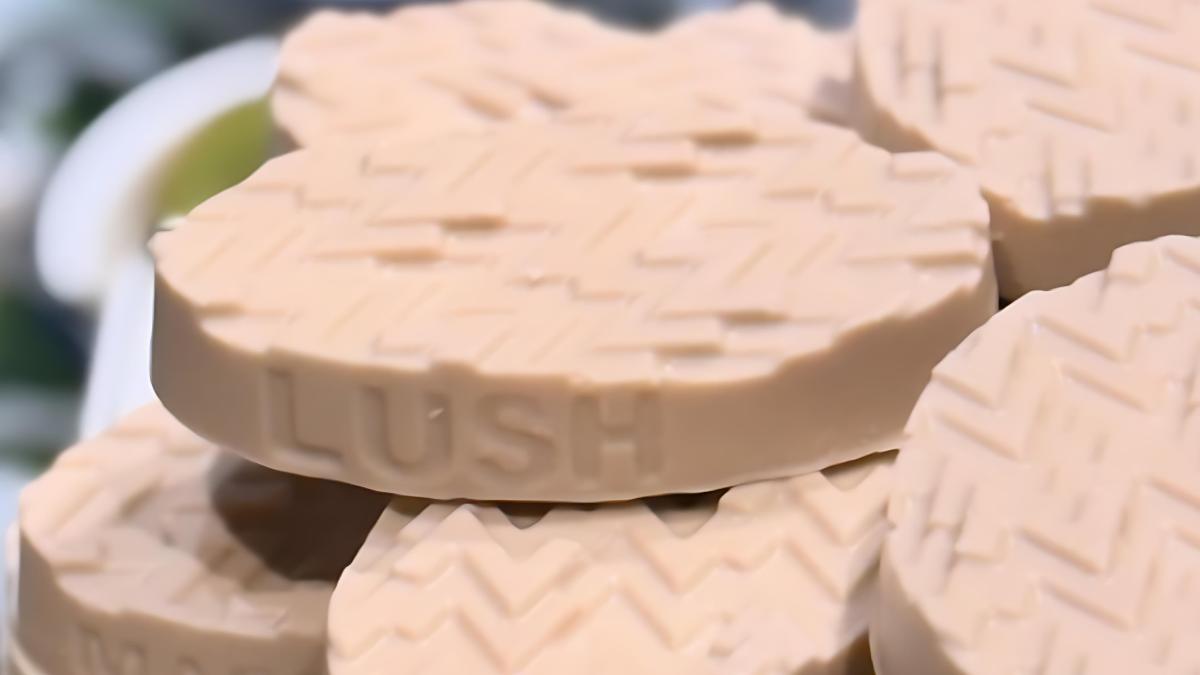 Threads爆紅的LUSH鎂鹽按摩芭。（圖／翻攝自IG@elletaiwan）　