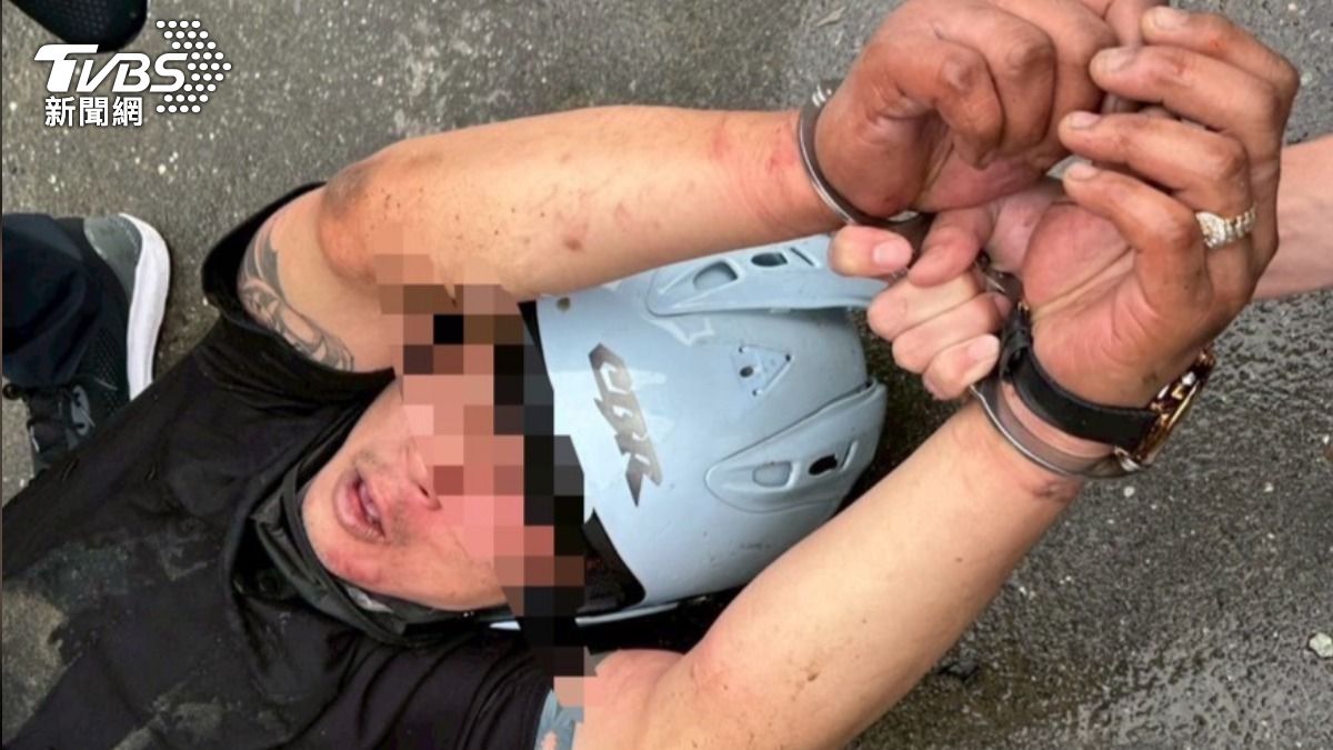 想和警方拚命!北市毒蟲欲拔槍駁火 反遭警狼狽壓制